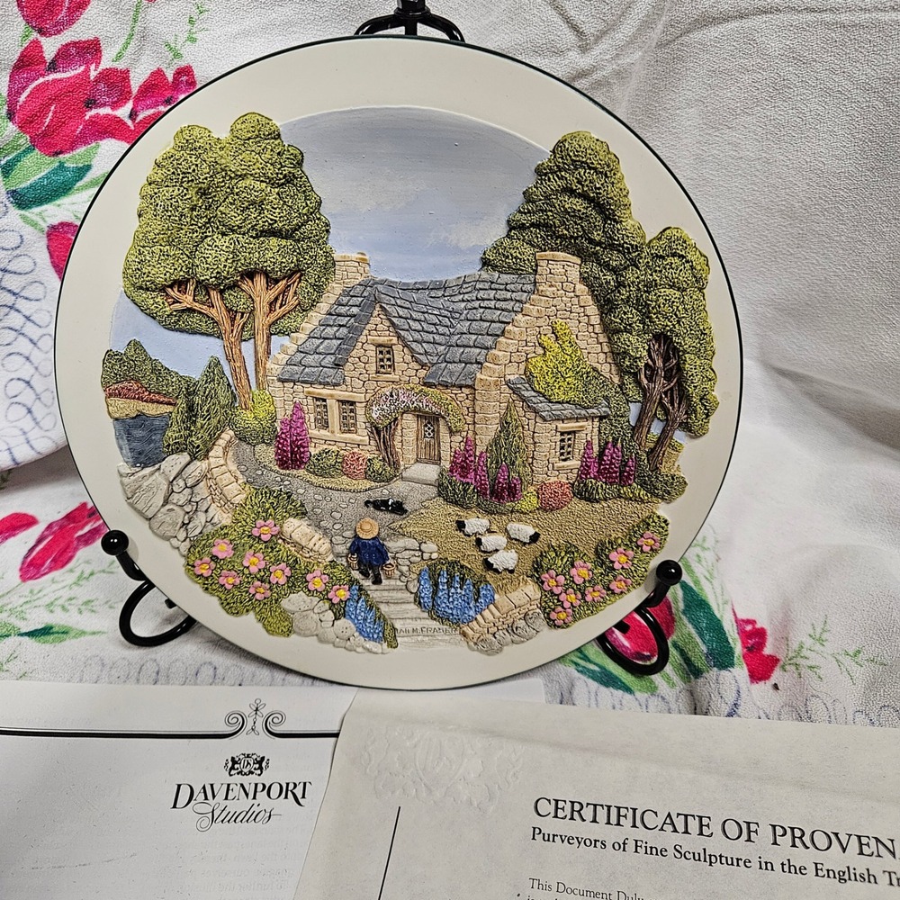 1991 Davenport Studios Wild Rose Cottage Cottages of Olde England 3D Plate 7.75"